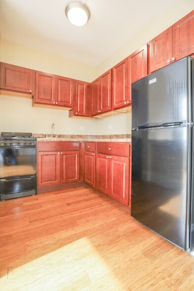 Building Photo - 5326 S Cornell Ave