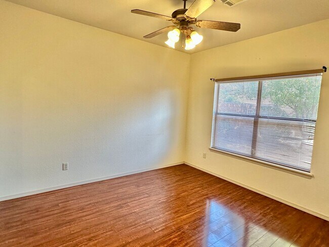 Building Photo - 1104 San Miguel St