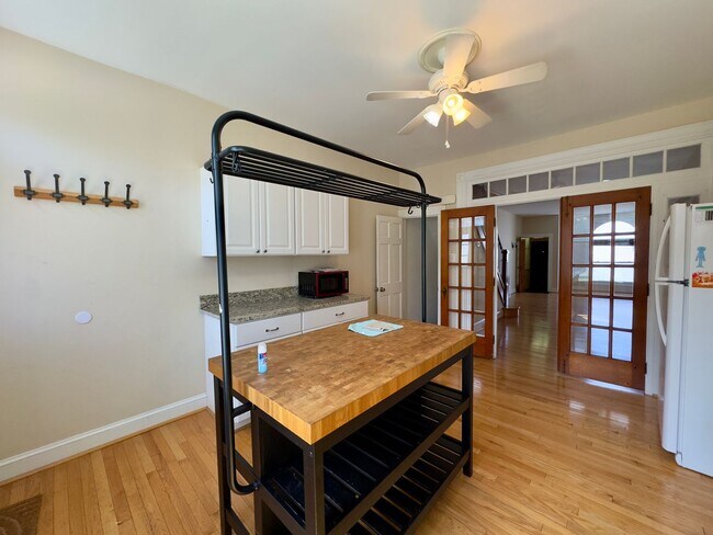 Building Photo - Charming 2Bed/1Bath Townhome in Highlandtown, Baltimore, MD!