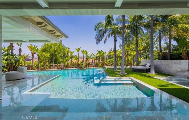 Building Photo - 121 Amber Sky