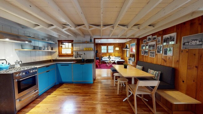 Kitchen / living - 2304 Pine Street