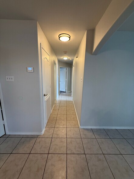 Building Photo - 1168 Savannah Loop