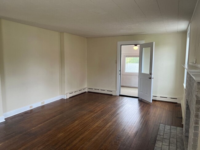 Building Photo - Beautiful 3 Bedroom Home in Millersville!
