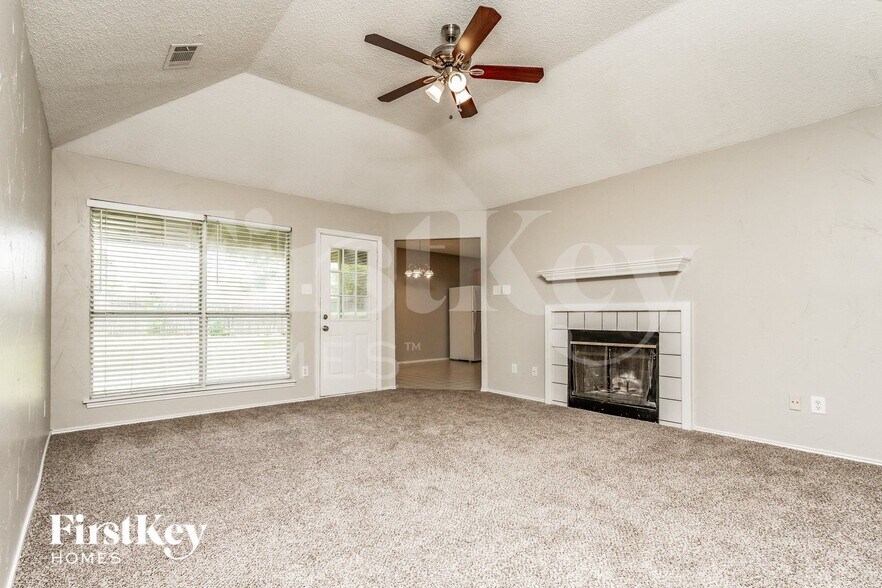 Building Photo - 606 Plainview Dr