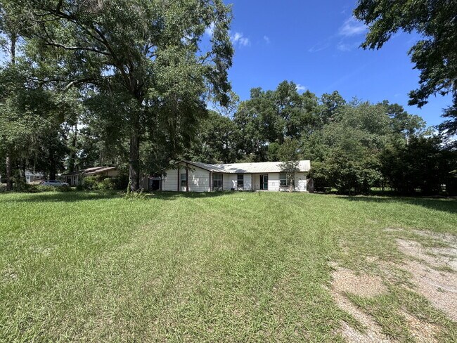 Building Photo - Charming 3-Bedroom Home with Bonus Room on Spacious Lot – Lake City