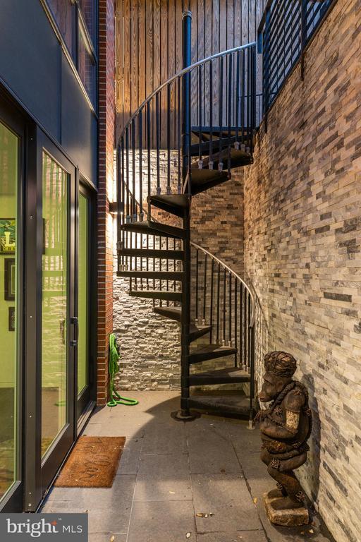 Building Photo - 1727 Delancey St