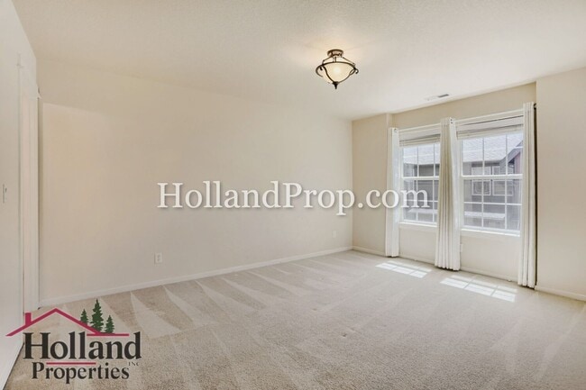 Building Photo - Excellent Condition Hillsboro Home In Great Location!