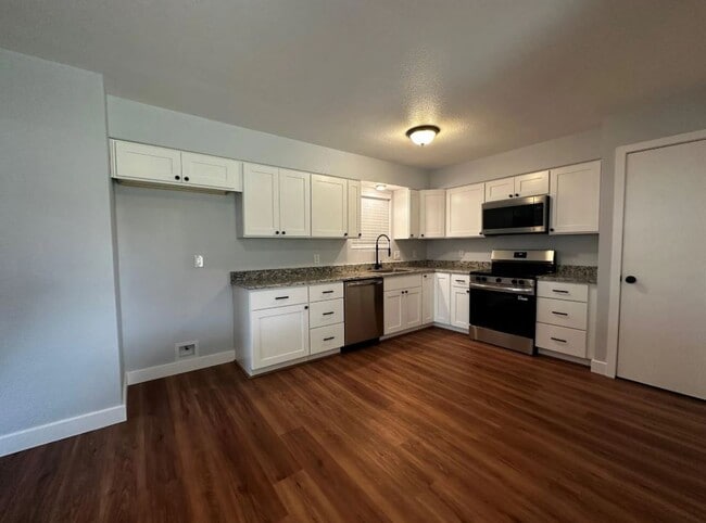 Building Photo - 111 Gregory Dr