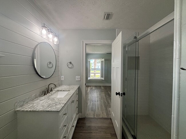 Building Photo - 802 Marvin Ave