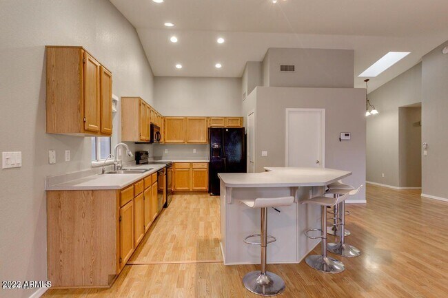 Building Photo - 8639 W Fullam St