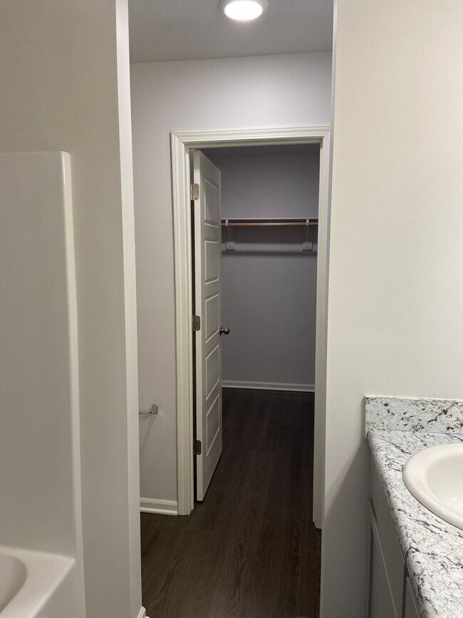 Building Photo - NOW PRELEASING! Charming Three-Bedroom, Two-and-a-Half-Bath Home in Spring Hill