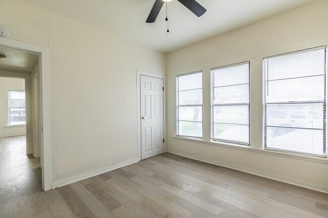 Building Photo - 515 N 15th St