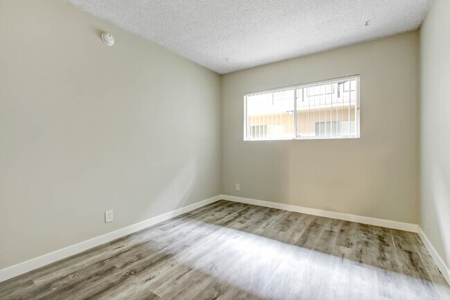 Building Photo - 4733 Orion Ave