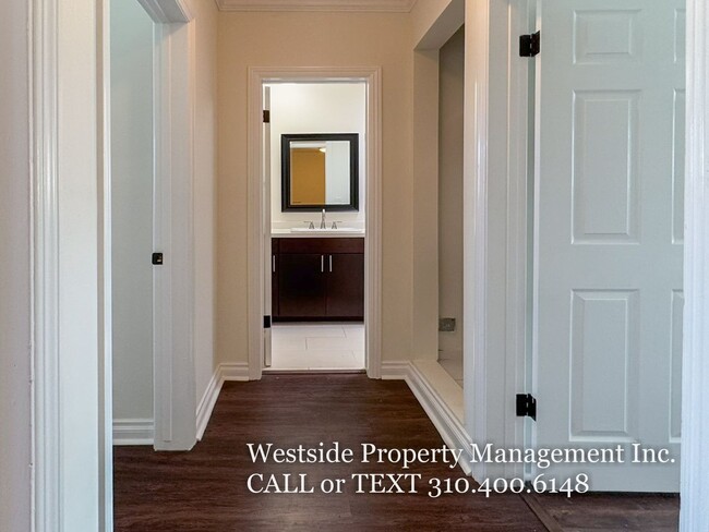 Building Photo - Controlled Access Complex | Townhouse 3BD/...