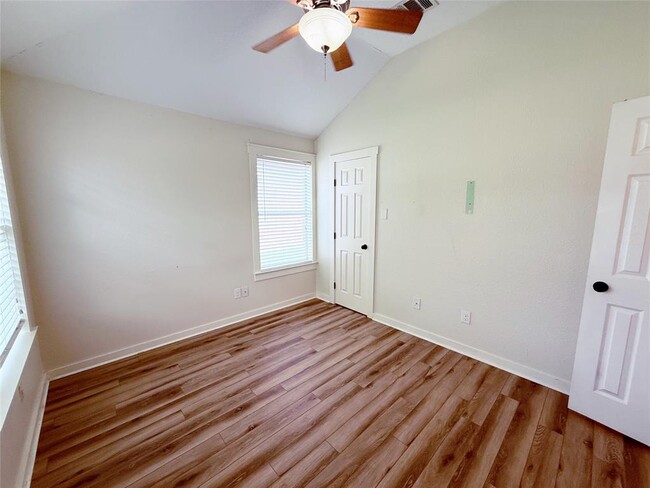 Building Photo - 207 Mollie Dr