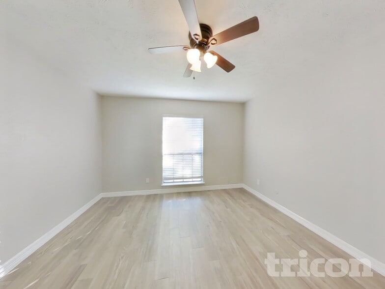 Building Photo - 6127 Larchbrook Dr