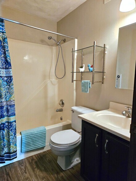 Building Photo - 525 W H St