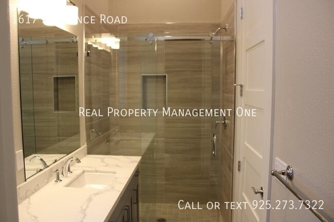 Building Photo - 1617 Lawrence Rd