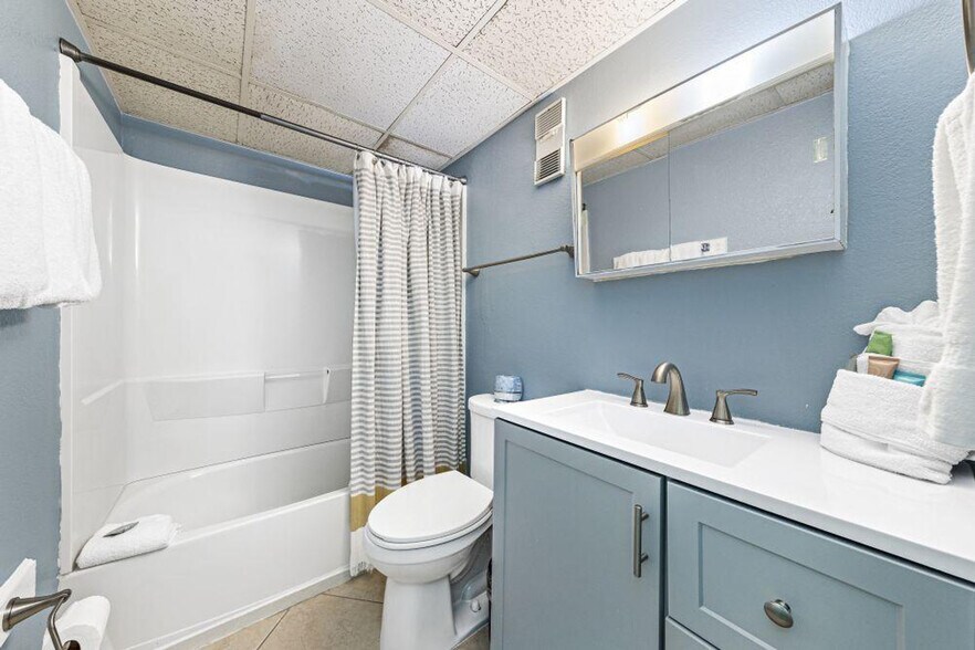 Building Photo - 667 Nautilus Ct
