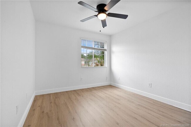 Building Photo - 2736 SW Butterfly Ln