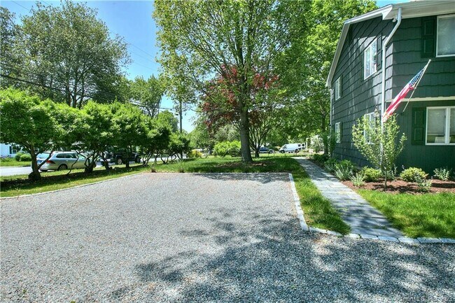 Building Photo - 42 Barberry Rd