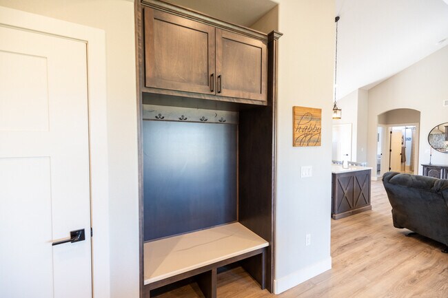 Building Photo - 2428 Sunshine Dr