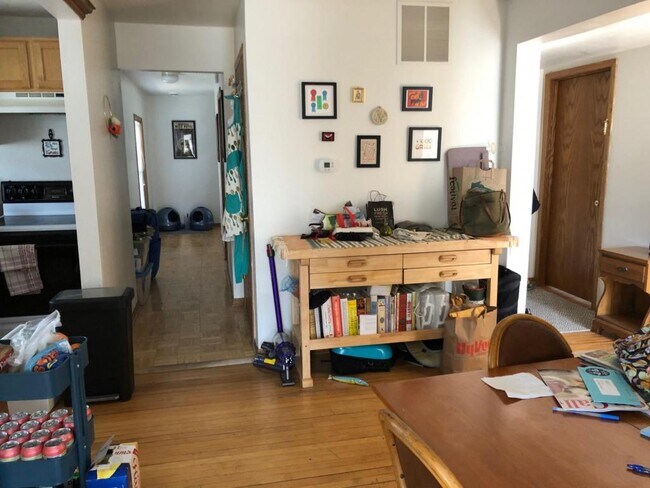 Building Photo - 1014 E Johnson St