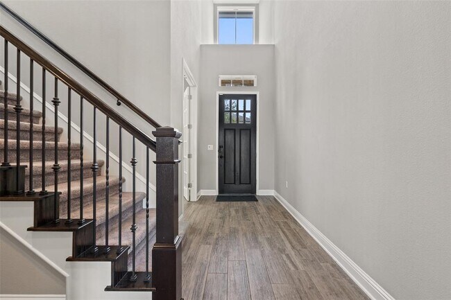 Building Photo - 5004 Mandevilla Dr