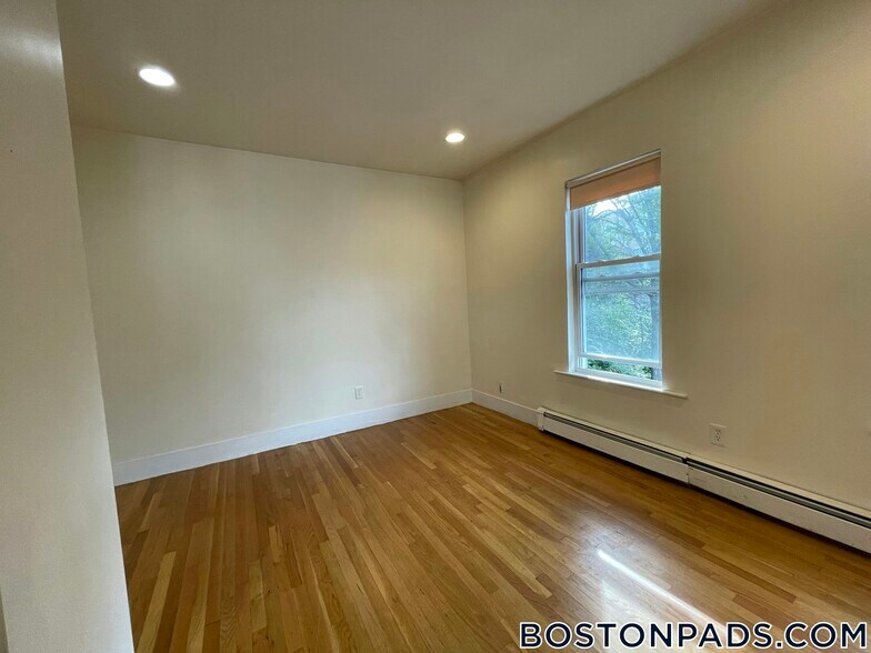 Building Photo - 2 Torpie St