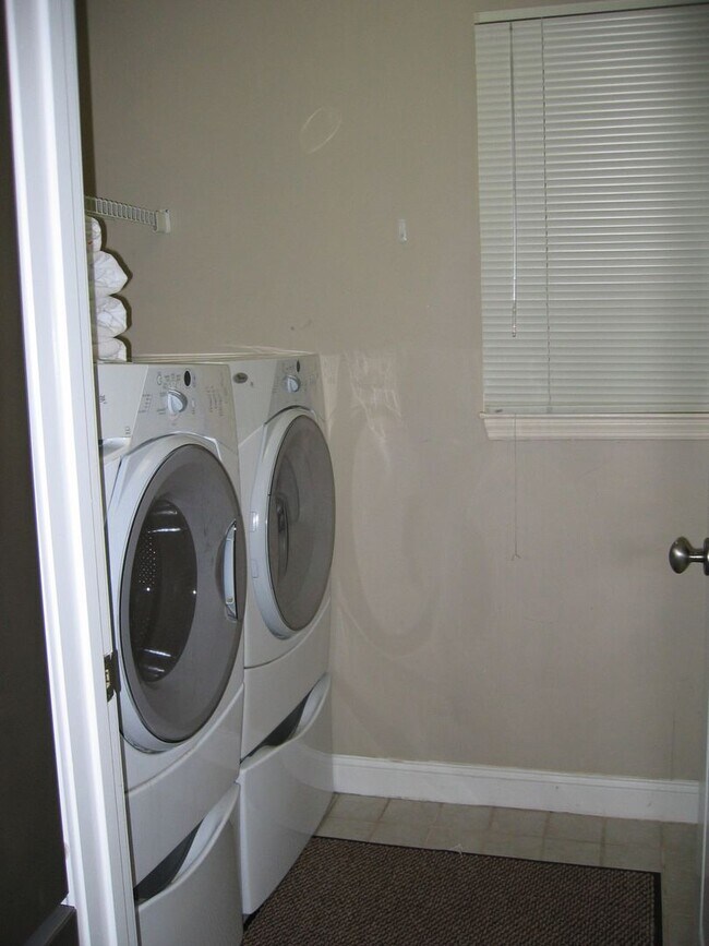 Building Photo - Colonnade Shipyard