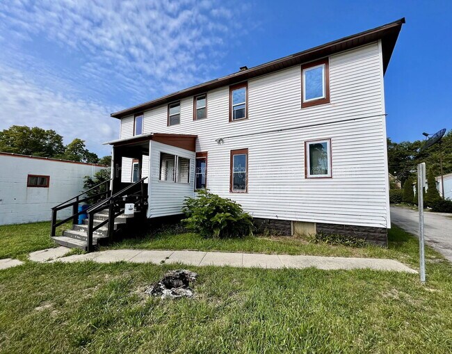 Building Photo - 2825 Sanford St