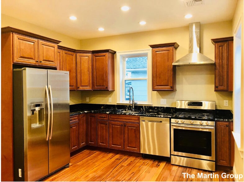 Building Photo - 136 Inman St