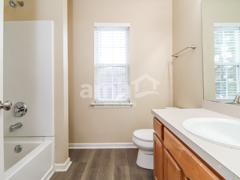 Building Photo - 56 Sandy Pointe Dr