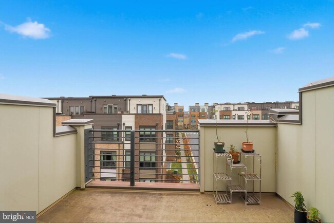 Building Photo - 16199 Columbus Ave