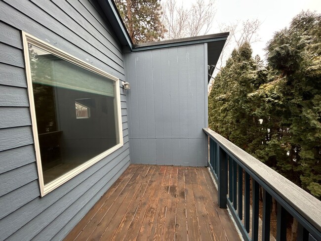 Building Photo - 3 Bedroom / 2 Bathroom in Bend's Orchard D...