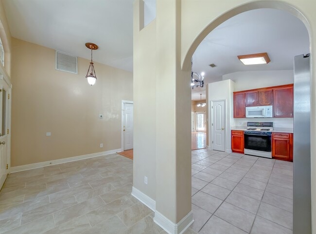 Building Photo - 3327 Dartmouth Dr