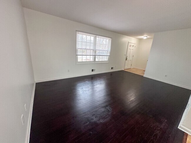 Building Photo - 960-964 Kentwood NE