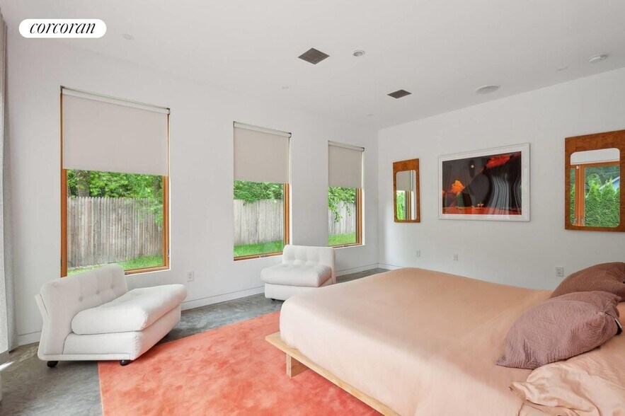 Building Photo - 47 Accabonac Rd