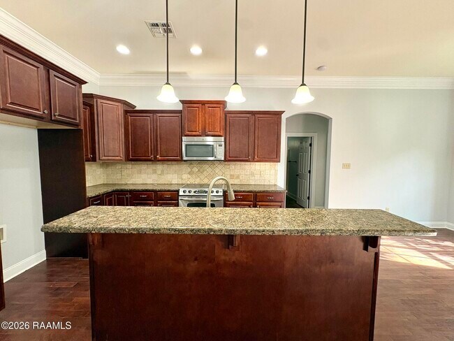 Building Photo - 120 Mirada Ln