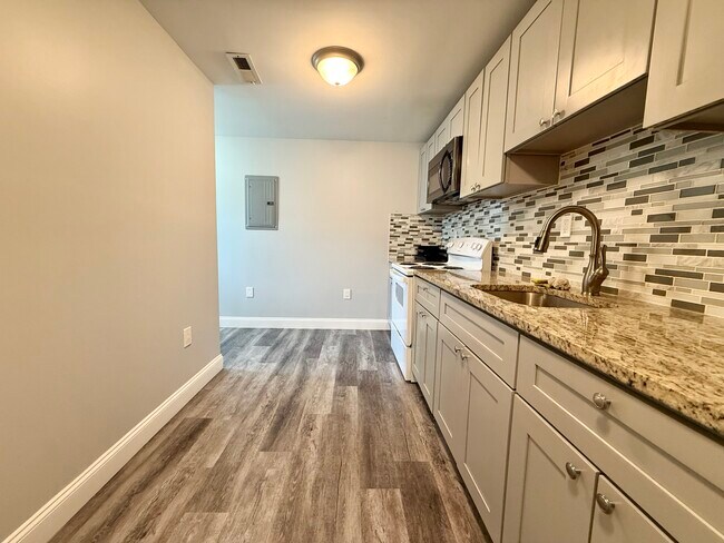 Building Photo - 5000 N 8th St