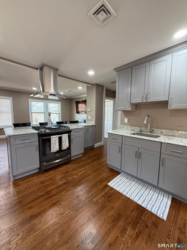 Building Photo - 13 Howard Ave