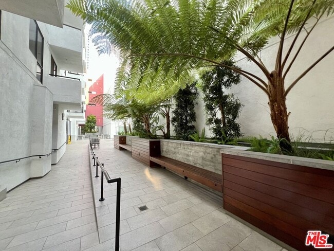 Building Photo - 1234 Wilshire Blvd