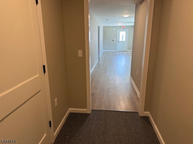 Building Photo - 237 Main St