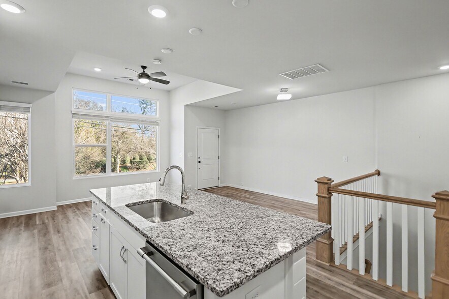 Building Photo - 2037 Statesville Ave