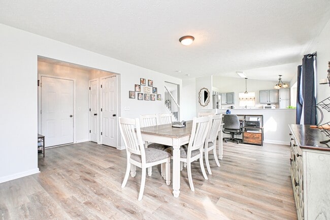 Building Photo - 4372 Dobbin Cir