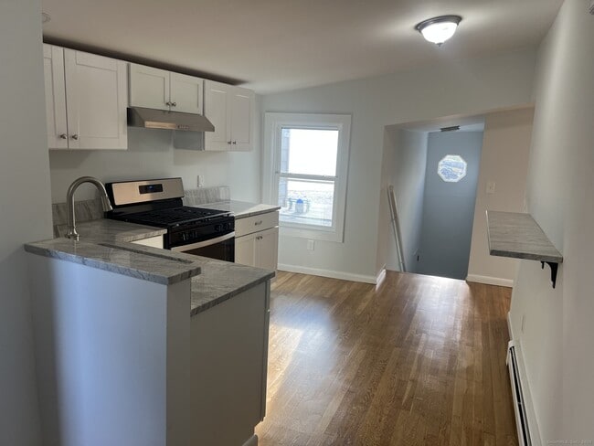 Building Photo - 140 Beach Ave