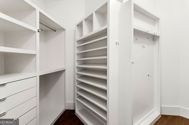 Building Photo - 3338 Peachtree Rd NE