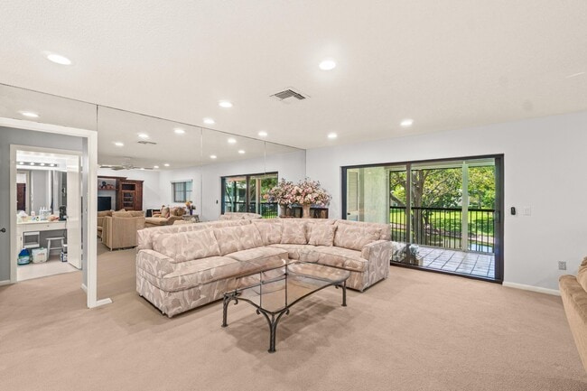Building Photo - 46 Stratford Ln W