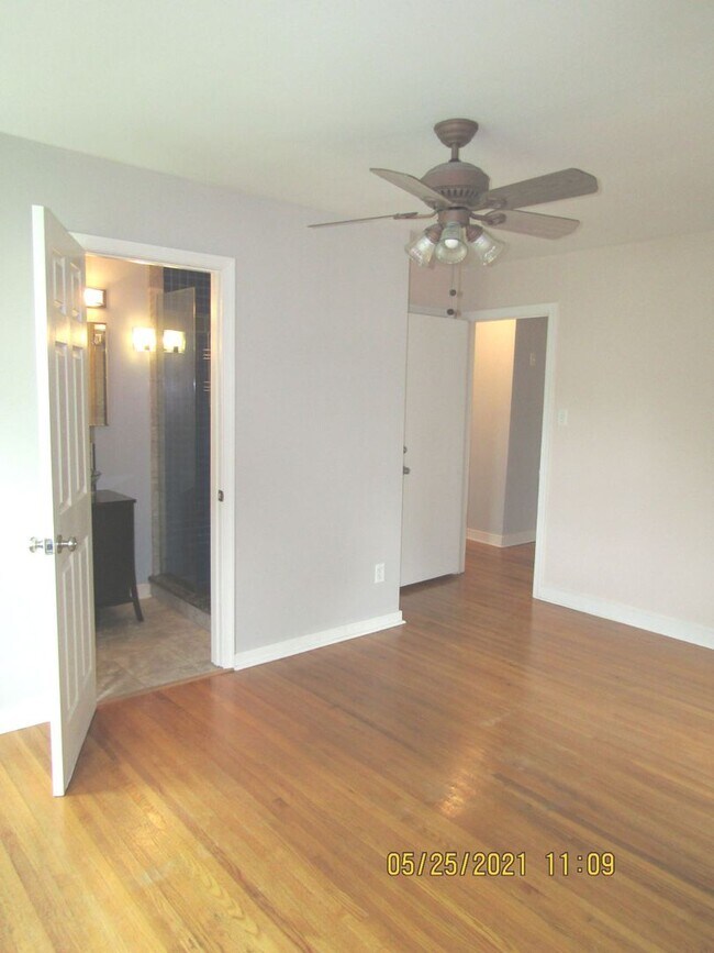 Building Photo - 3033 Belle Haven Dr