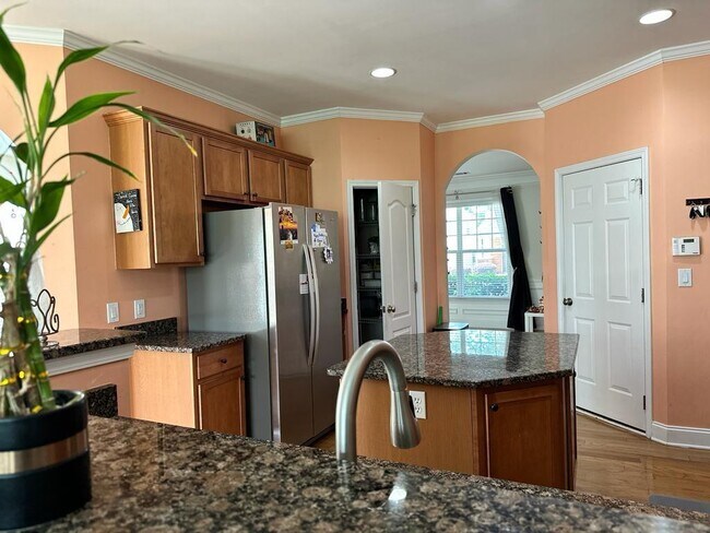 Building Photo - 5860 White Creek Run